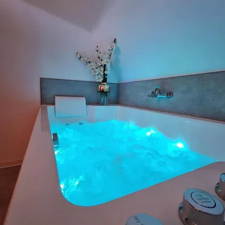 Centre-ville Le Nid D'amour Jacuzzi Apartmán